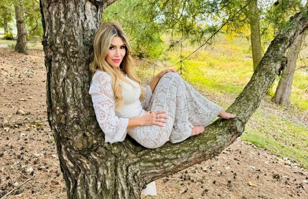 Sarah Valentino, CYT & Sound Healer Sarah Valentino, CYT & Sound Healer